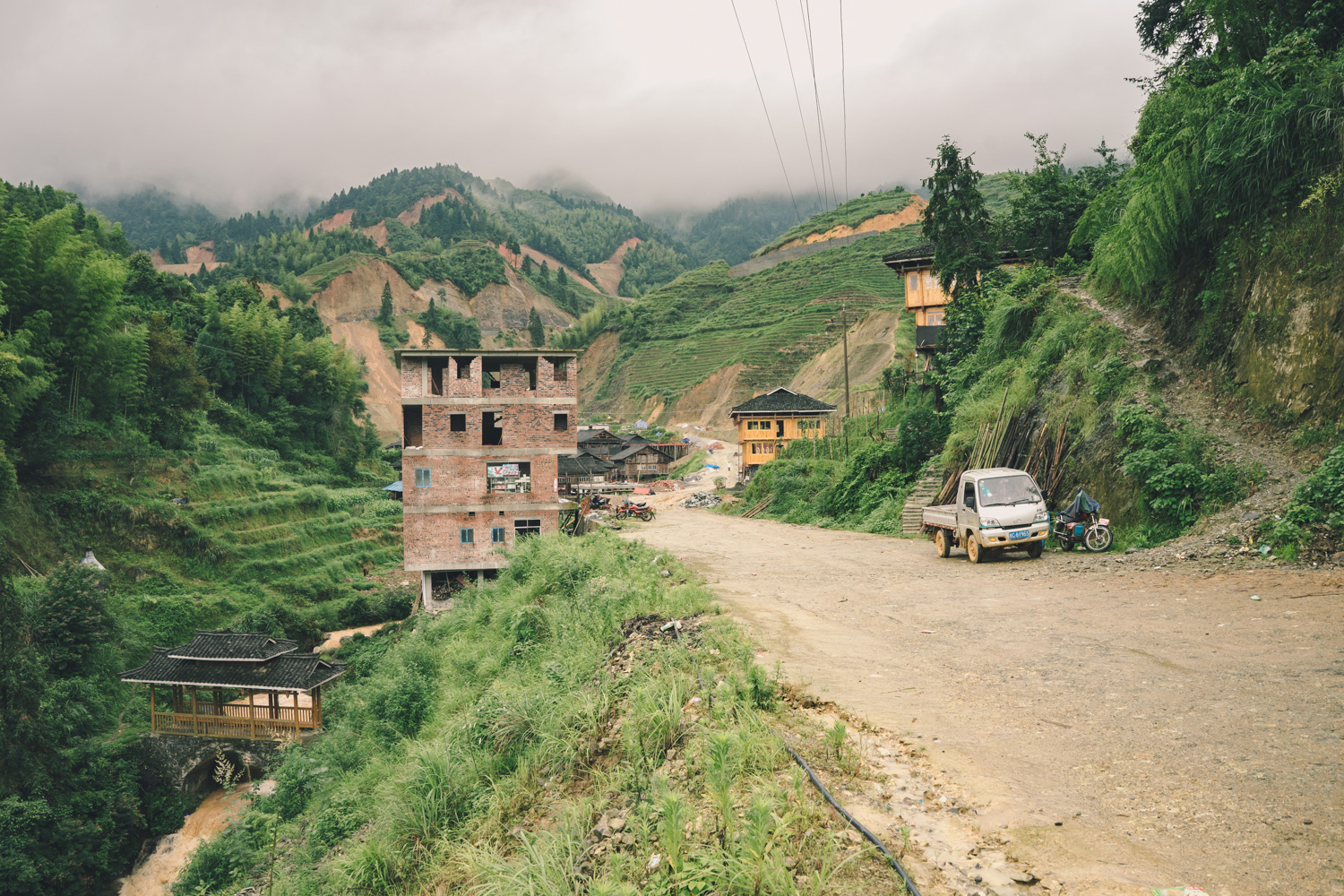 Zhongliu Village. Cross the bridge in the bottom left to continue towards Ping'an