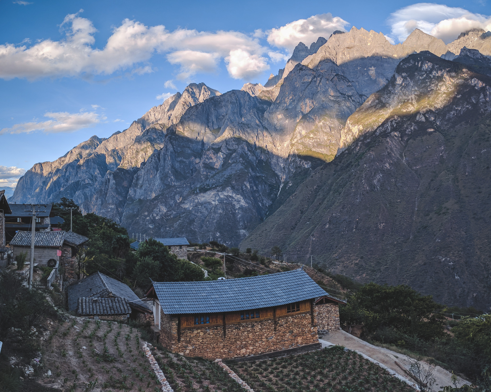 Backpacking Tiger Leaping Gorge in China