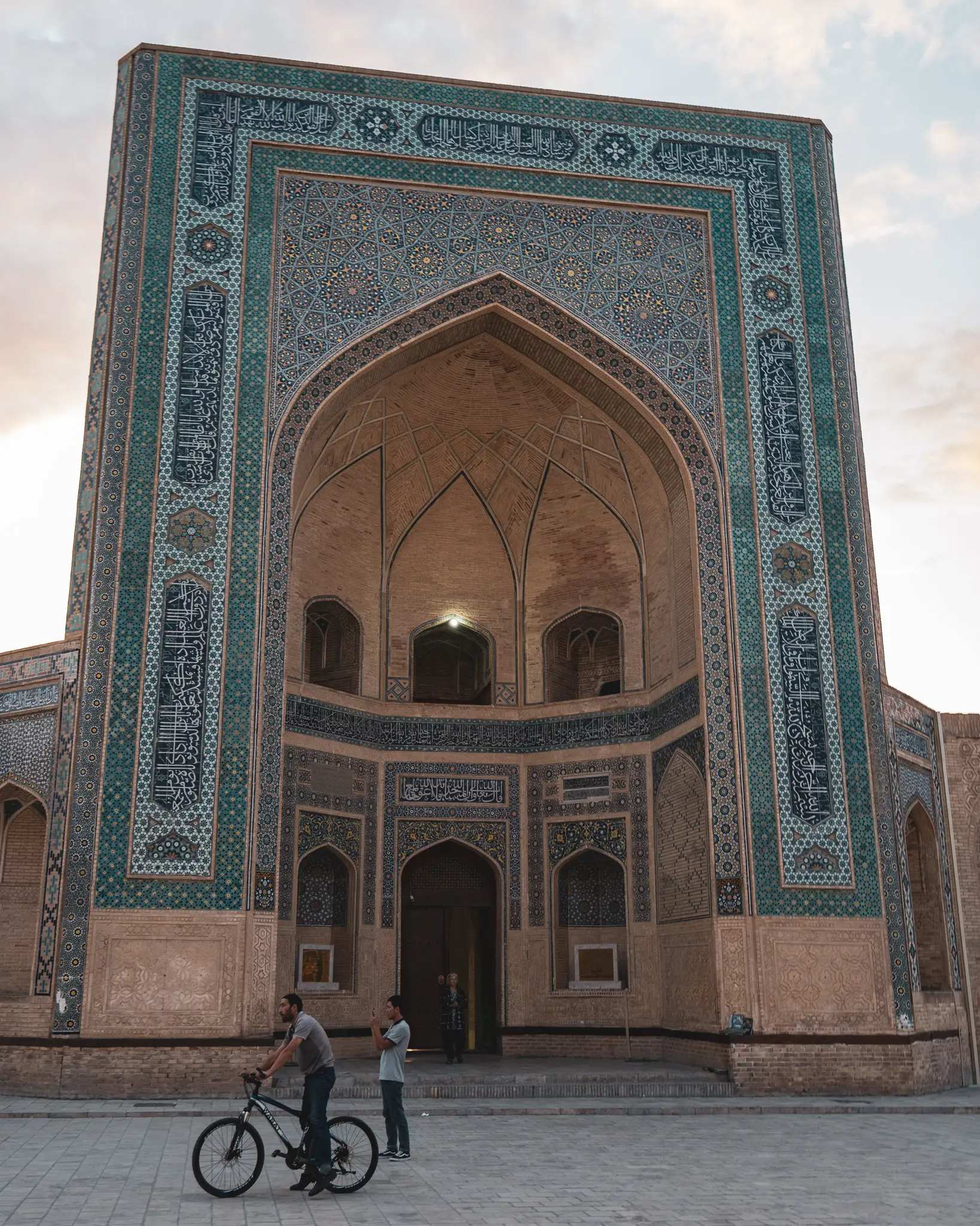 Waking up at sunrise for views like this in Uzbekistan? Free!