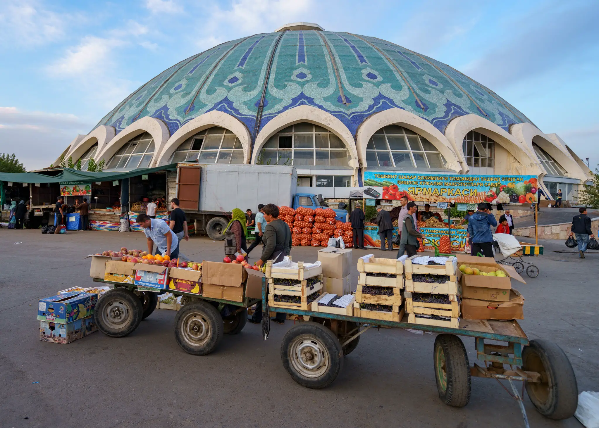 Busy day at the Chorsu Bazaar in Tashkent